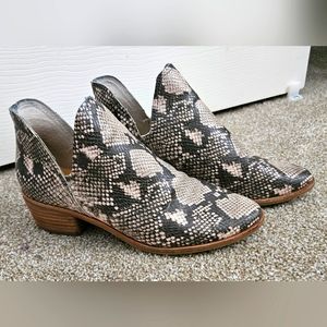 Dolce Vita | Snake skin print booties